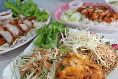 Focus on thailand fried noodles, as pad thai with the chicken, bean sprout, lettuce and green onion