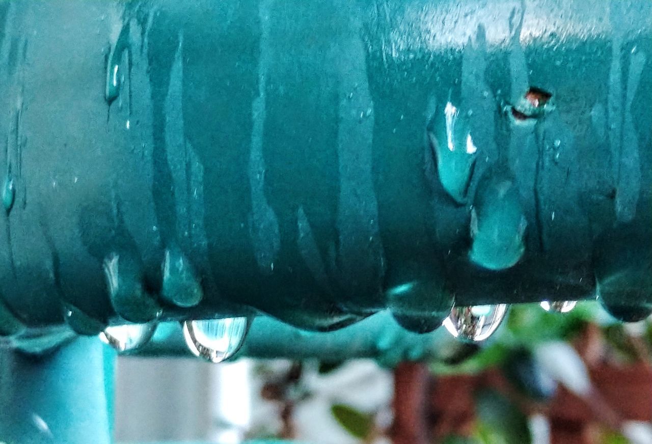 close-up, water, focus on foreground, no people, drop, wet, metal, outdoors, day, nature, architecture, blue, transportation, rain, paint, extreme close-up, old, turquoise colored, raindrop, purity