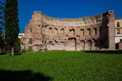 Ruins of the baths of trajan a bathing and leisure complex built in ancient rome starting 104 ad