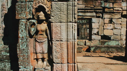 Statue of old building