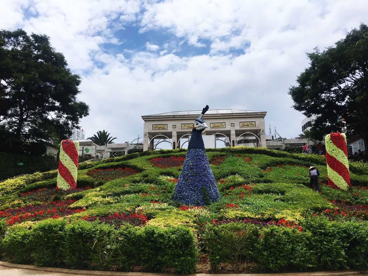 LOW ANGLE VIEW OF STATUE AGAINST TREES AND PLANTS