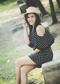 Portrait of smiling young woman wearing hat