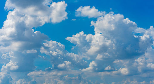 White cumulus clouds on blue sky with natural morning daylight