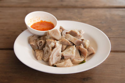 Close-up of noodles in bowl on table