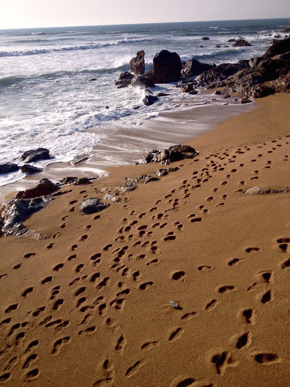 sea, beach, sand, horizon over water, shore, water, tranquility, tranquil scene, wave, scenics, beauty in nature, nature, coastline, surf, idyllic, sky, vacations, sunlight, remote, tide