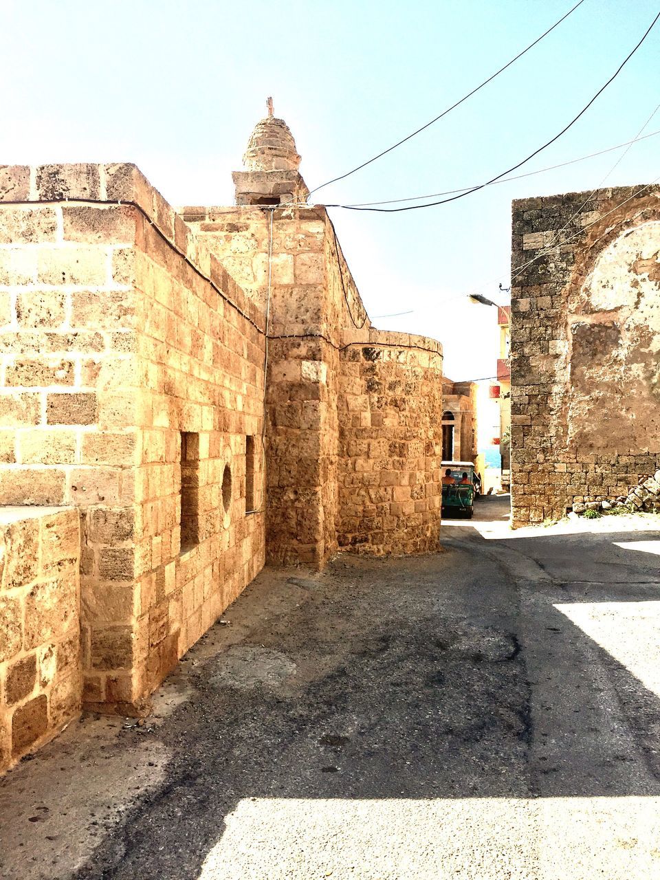 architecture, built structure, building exterior, history, sunlight, day, shadow, outdoors, no people, sky