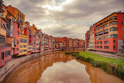 River amidst buildings against sky