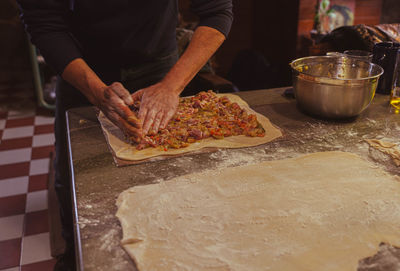 Preparing an empanada