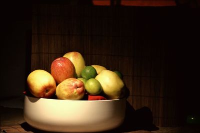 Close-up of apples in bowl