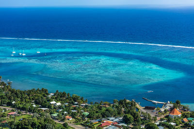 Lagoon of moorea island blue wave