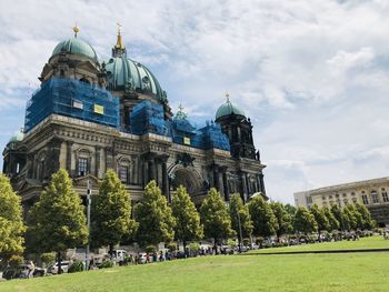 View of historical building against sky in berlin. main building in the photo is the berliner dom