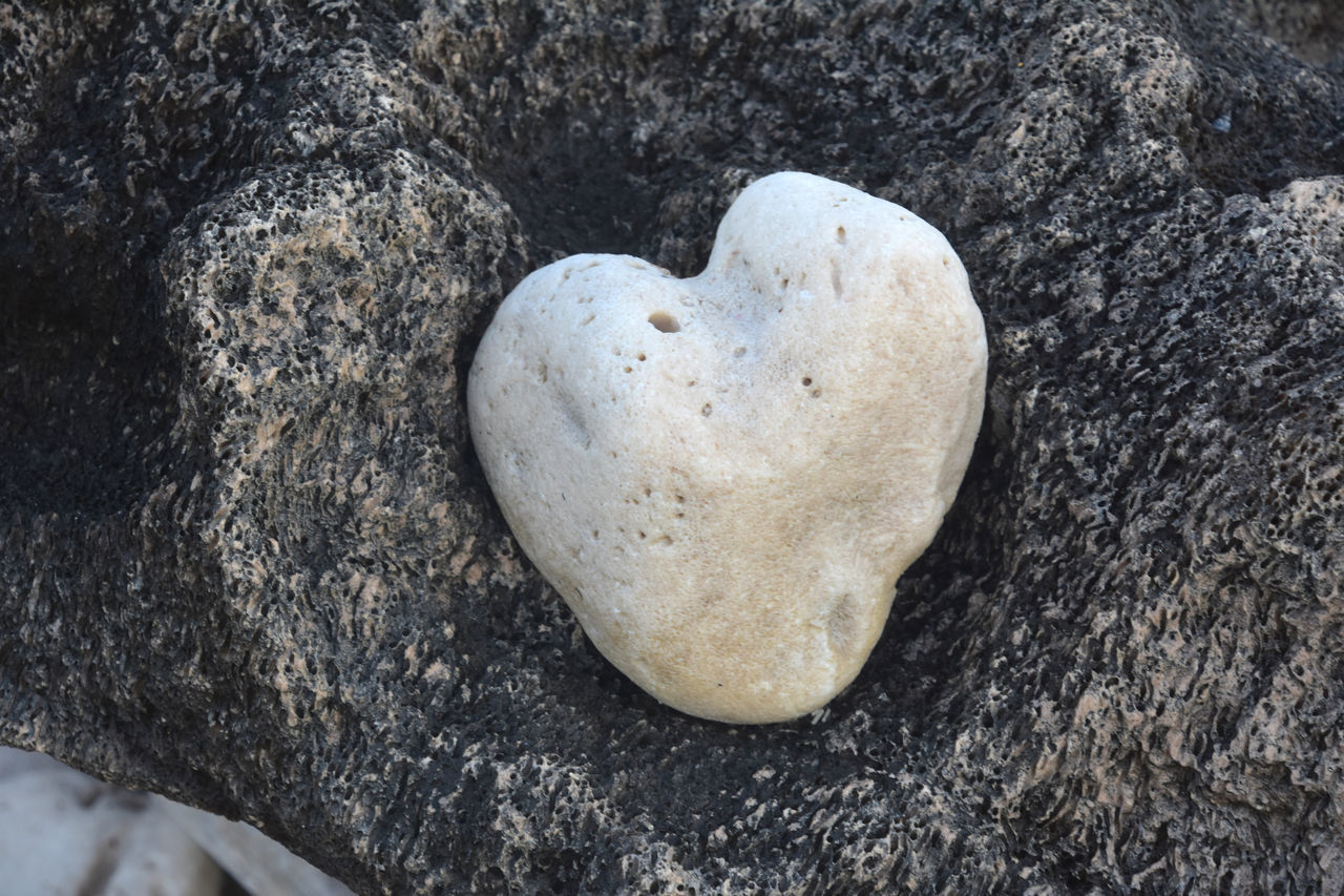 heart shape, love, positive emotion, emotion, rock, high angle view, no people, valentine's day, nature, close-up, day, land, heart, shape, directly above, outdoors, still life, food, textured, stone, food and drink, beach, creativity