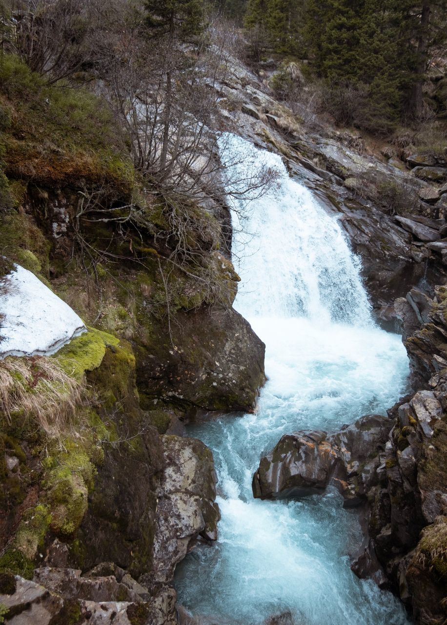 WATER FLOWING THROUGH ROCKS IN RIVER