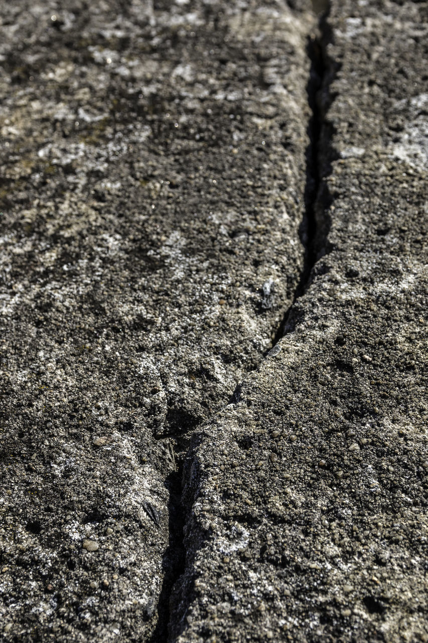 FULL FRAME SHOT OF MUD ON ROCK