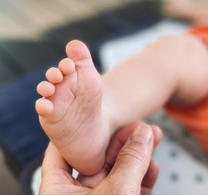 Baby foot massage 