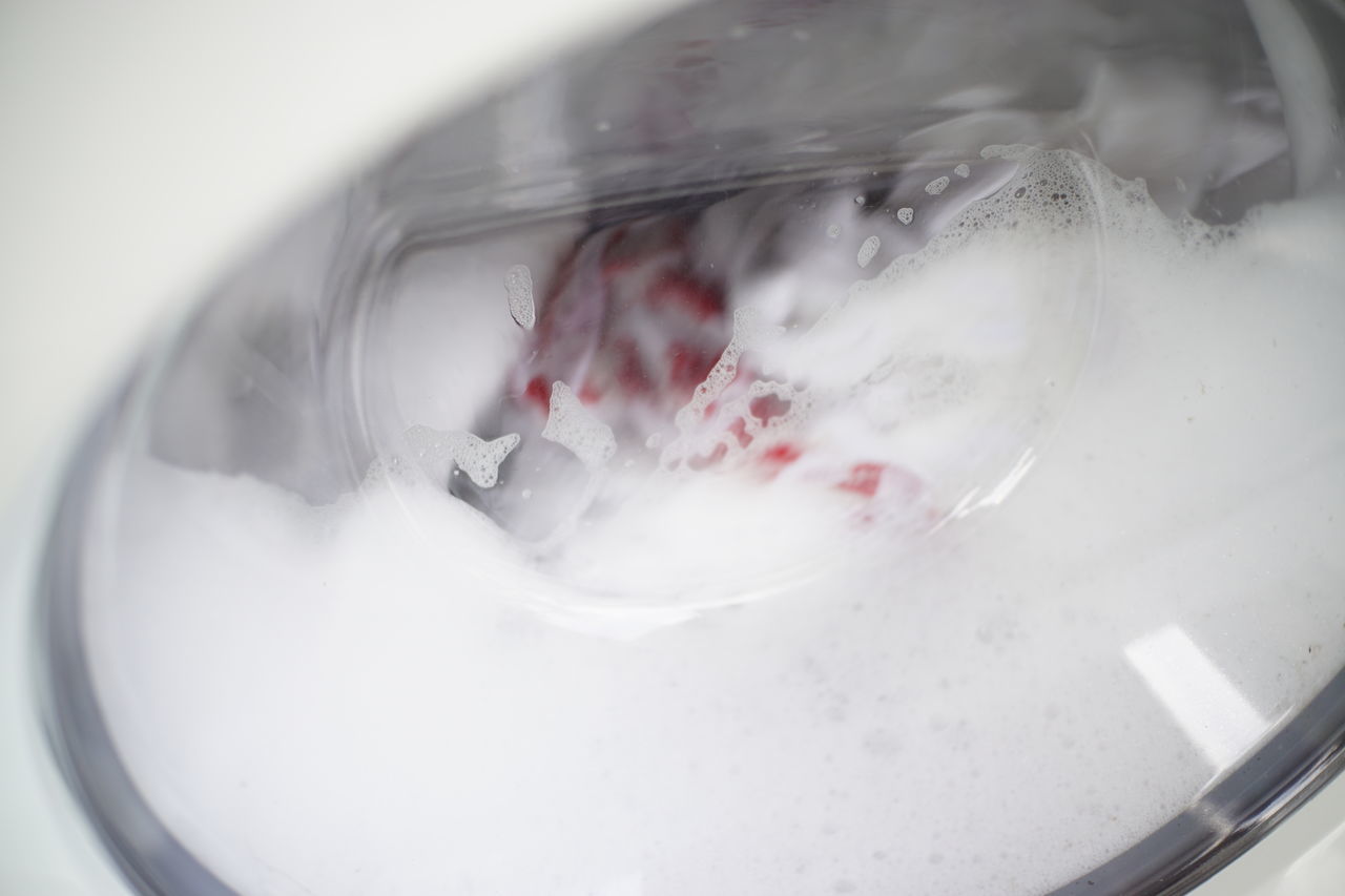 HIGH ANGLE VIEW OF DRINKING WATER IN GLASS