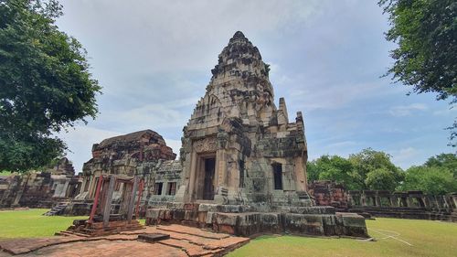 Old ruins against sky