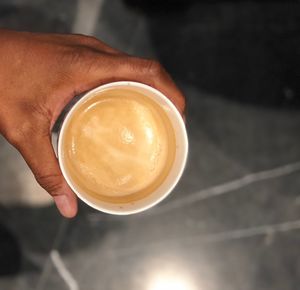 Close-up of hand holding coffee cup