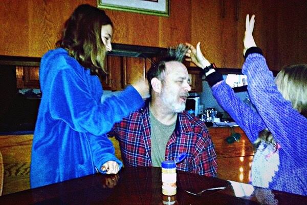 Girls dared daddy to go to his doctor appointment with his hair stood up