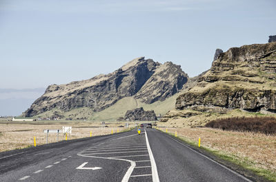 View along the icelandic ringroad between the mountains and the ocean near skogafoss in iceland