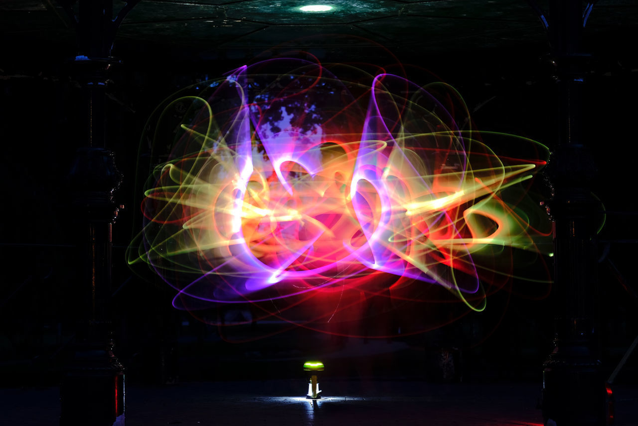 ILLUMINATED LIGHT PAINTING