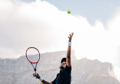 Man playing tennis