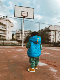 Baby who is a basketball fan