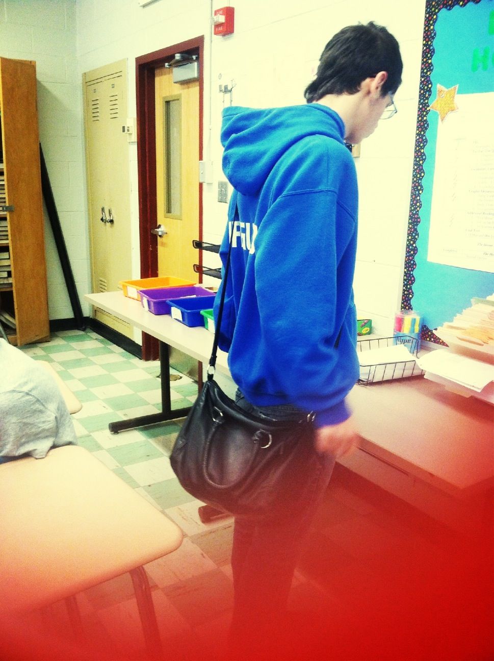 He was def rockin my over the shoulder bag tho lol 