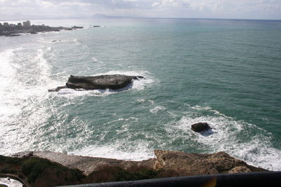 Waves splashing on rocks