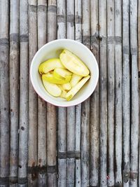 Close-up of pear slices in bowl on table