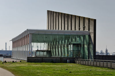 Approaching the entrance building for pedestrians and cyclists of the benelux tunnel under the river