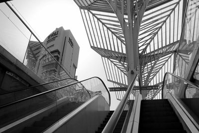 Escalators leading towards estacso do oriente station platform