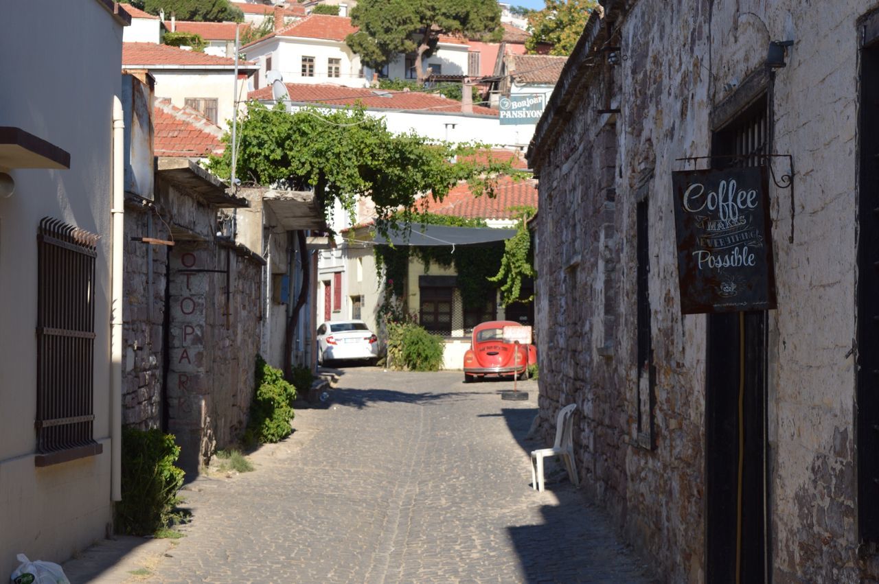 building exterior, architecture, built structure, the way forward, street, residential structure, residential building, narrow, alley, city, transportation, house, road, building, diminishing perspective, car, town, cobblestone, outdoors, day