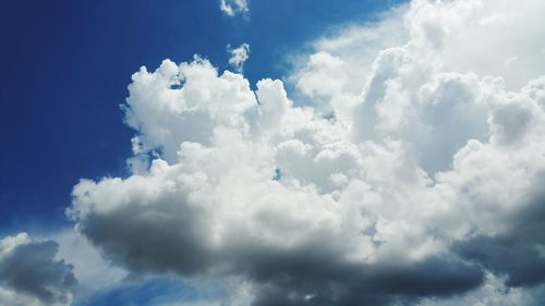 Low angle view of cloudy sky