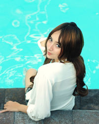 Portrait of a smiling young woman in swimming pool