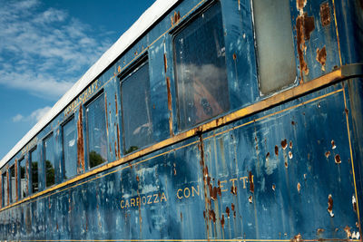 Abandoned train against sky