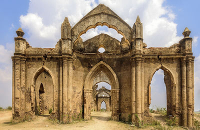 Old ruins of building against sky