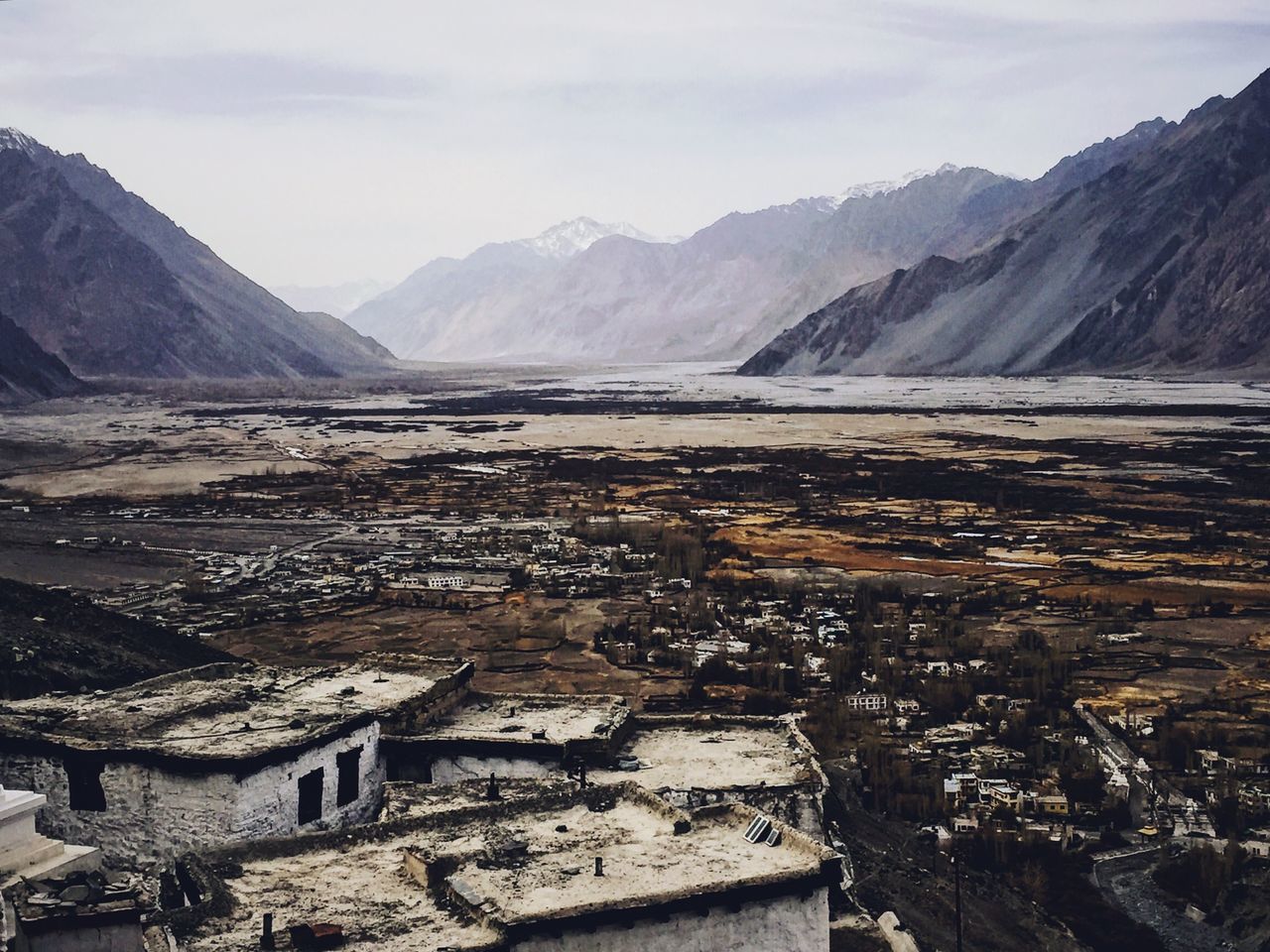 mountain, sky, environment, landscape, building exterior, no people, architecture, scenics - nature, mountain range, nature, built structure, day, beauty in nature, cloud - sky, building, outdoors, residential district, city, water, house, mountain peak, arid climate