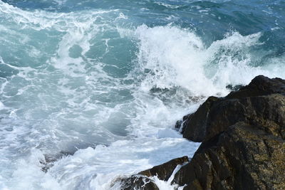 Waves breaking on rocks