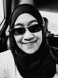 Portrait of young woman wearing sunglasses