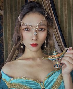 Portrait of a beautiful young woman