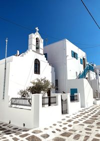White church in mykonos 