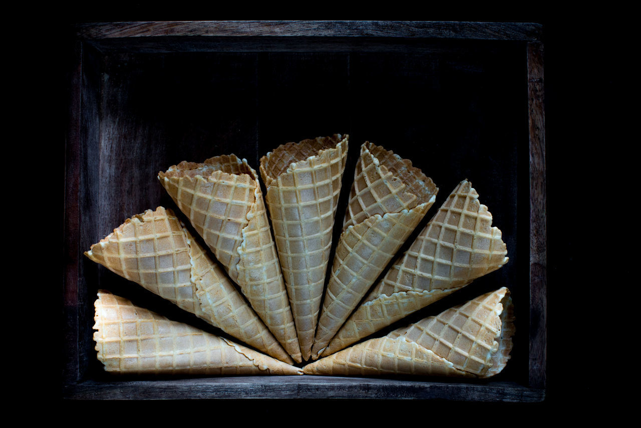 HIGH ANGLE VIEW OF BREAD ON TABLE