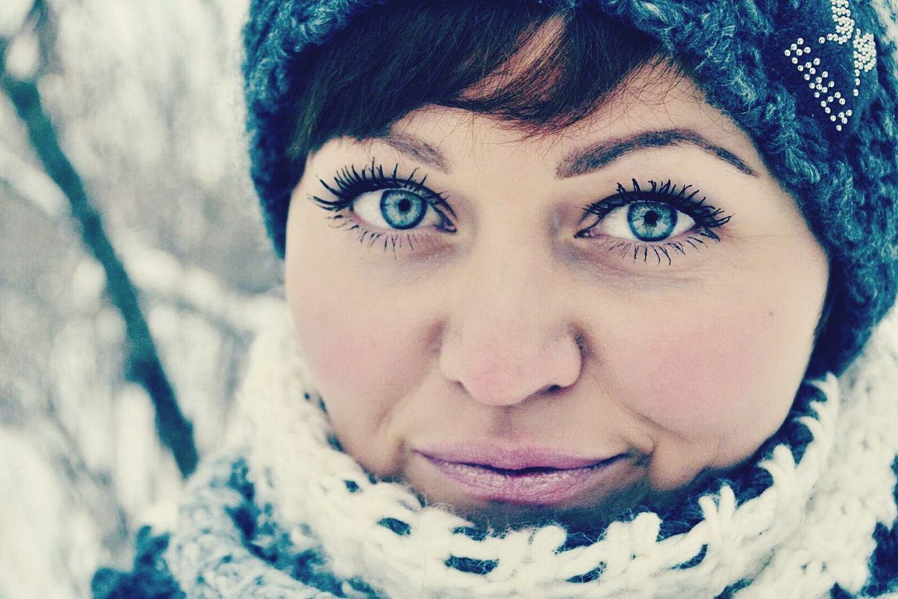 young adult, looking at camera, winter, front view, portrait, one person, close-up, young women, beautiful woman, beauty, headshot, warm clothing, snow, one young woman only, real people, cold temperature, day, outdoors, only women, people, human lips, human body part, adult, adults only