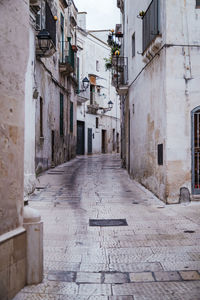Narrow alley amidst buildings in city