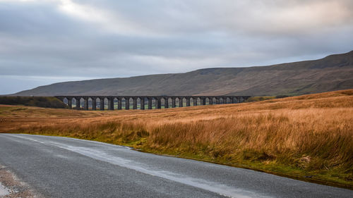 Arch bridge against sky