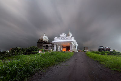 Road passing through a temple 