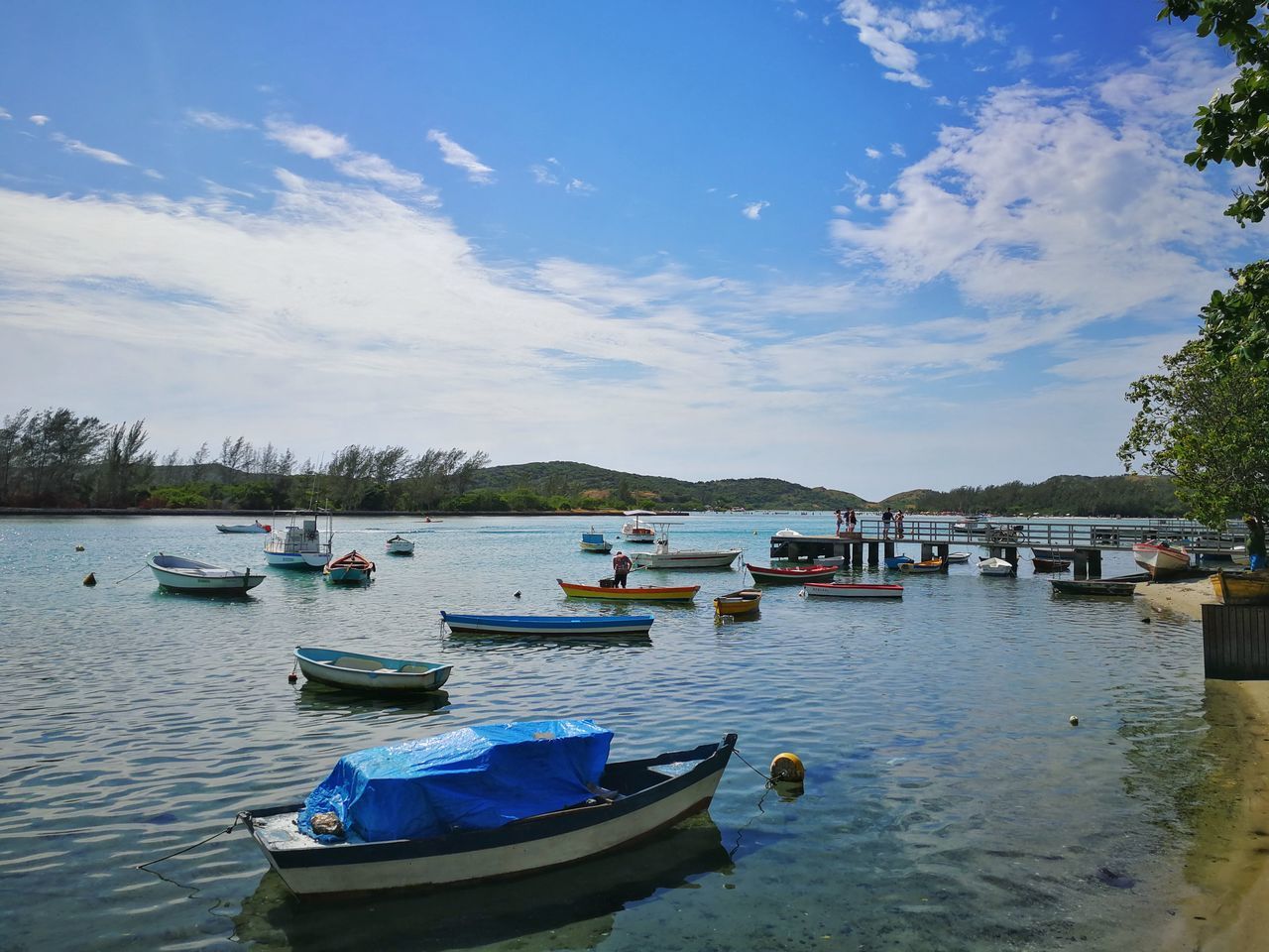 BOATS IN SEA AGAINST SKY