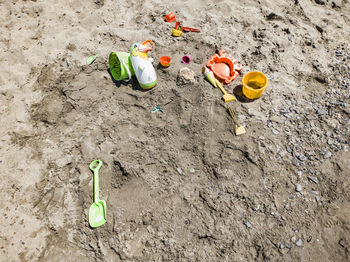 Kids plays in the beach