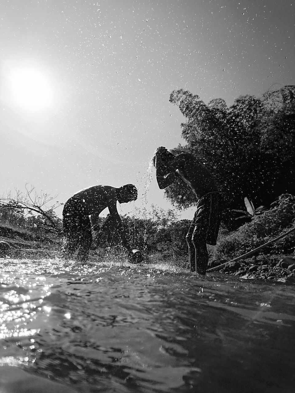 WAVES SPLASHING IN SEA